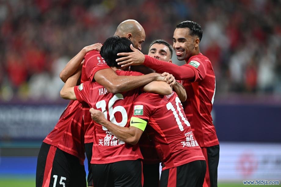 [图]罗慕洛建功杨明洋破门 成都蓉城3-1梅州客家在线老虎机奖金活动